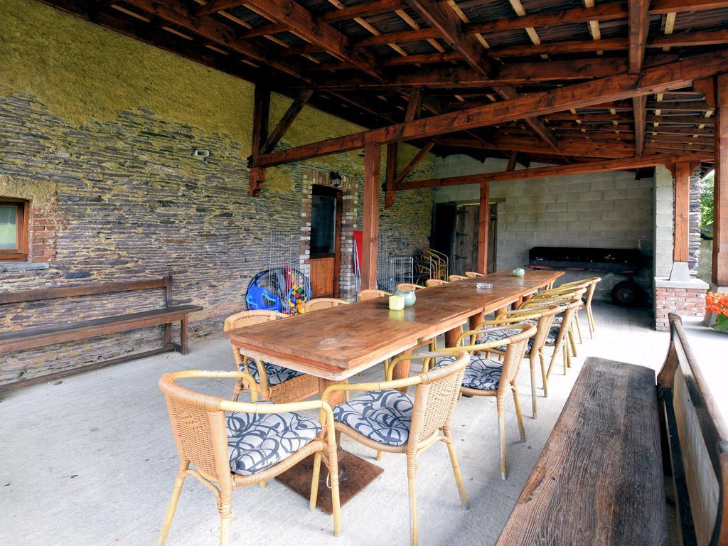 Spacious Holiday Home In Lierneux With Garden Buitenkant foto
