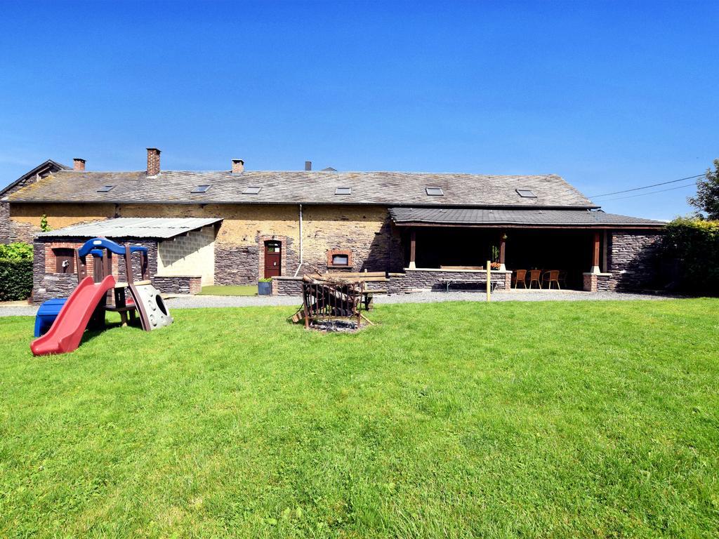 Spacious Holiday Home In Lierneux With Garden Buitenkant foto